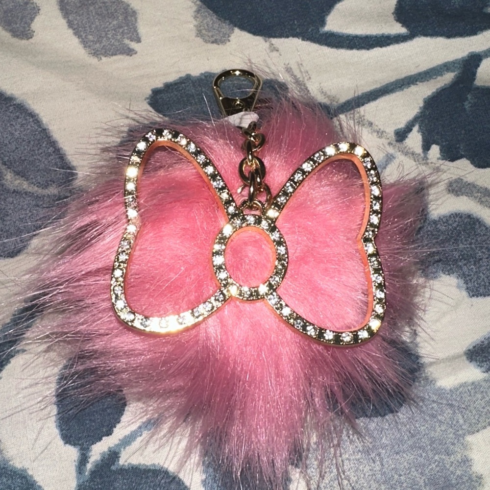 NWT Disney’s Minnie Mouse Pink Furry Bow Keychain